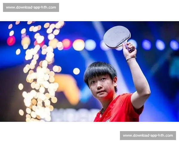 孙颖莎背部力量惊爆体坛！张煜东直播自叹不如：掰手腕我认输