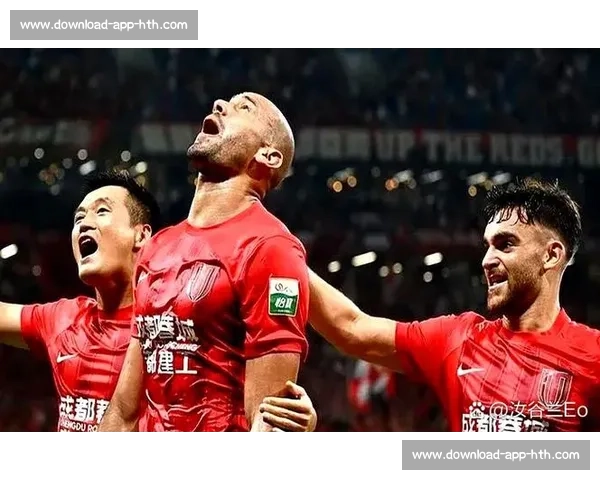 申花 VAR 争议判罚：同一动作两年不同判，媒体人炮轰尺度不公