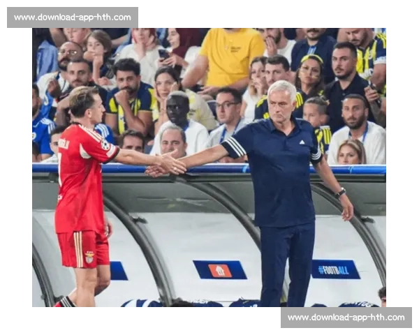 本菲卡主帅盛赞切尔西实力：红牌阴影下 10 人苦战顶级强队