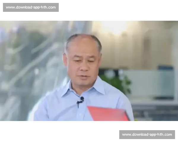 李明携子亮相世俱杯！高颜值父子同框引热议